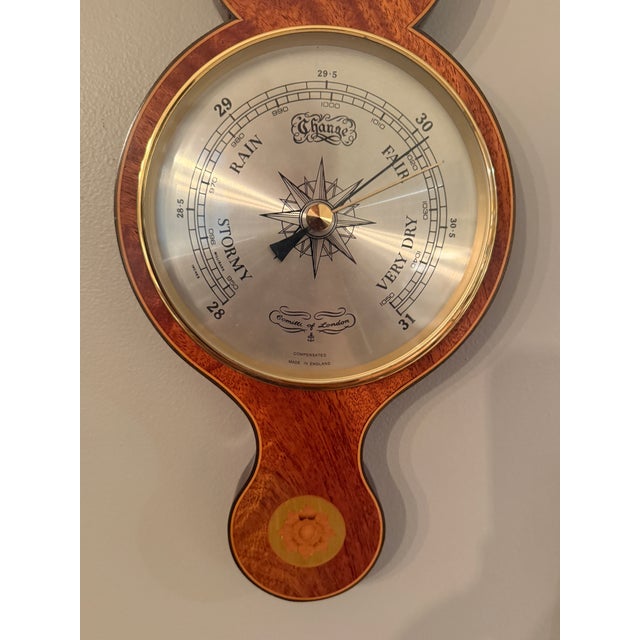 1970s 1970s Comitti of London Sheraton Banjo Aneroid Barometer For Sale - Image 5 of 9