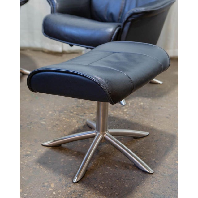 Comfort Designs, Inc. Pair Img Comfort Norwegian Leather Swivel and Reclining Lounge Chairs With Ottomans, Mid-20th Century For Sale - Image 4 of 18