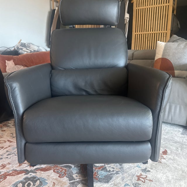 2020s Himolla German Leather Recliner + Ottoman – Luxury Seating For Sale - Image 5 of 7