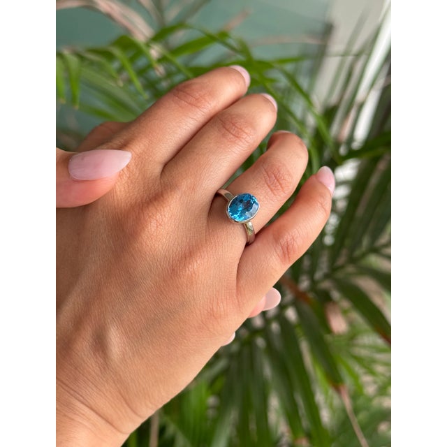9x7 Mm Oval Cut Blue Topaz Silver Solitaire Ring by Carat&her - Size 8 For Sale - Image 6 of 12