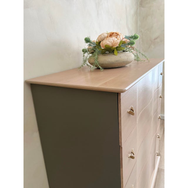 1970s Mid Century Modern Dresser For Sale - Image 4 of 16