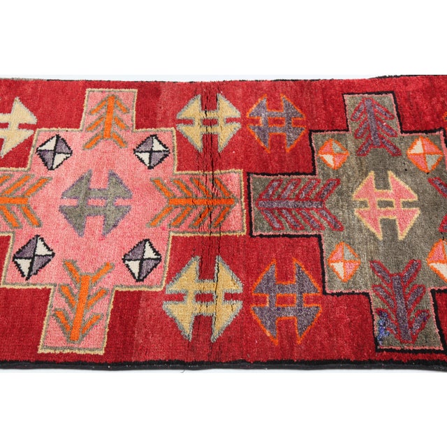 Mid 20th Century Anatolian Hand Knotted Rug With Bold Geometric Motifs – 3' 11'' X 6' 2'' For Sale - Image 10 of 12