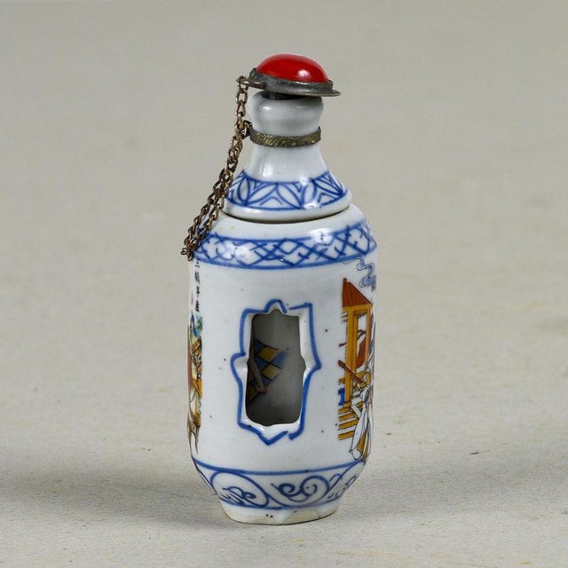 Snuffbox in Chinese Porcelain For Sale - Image 6 of 9