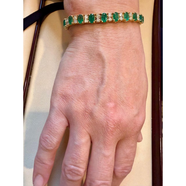 15 Carat Natural Emerald & 2.8 Carat Diamond Tennis Bracelet 14 Kt Yellow Gold For Sale - Image 13 of 18