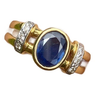 14k Solid Gold Split Shank Oval Cut Blue Sapphire Ring For Sale