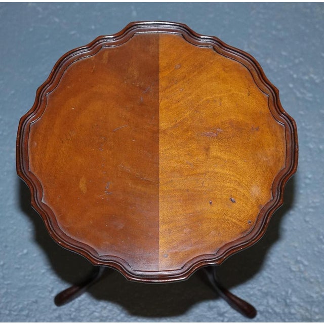 Antique Hardwood Scalloped Edge Top Side Table on Tripod Feet, 1930 For Sale - Image 7 of 10