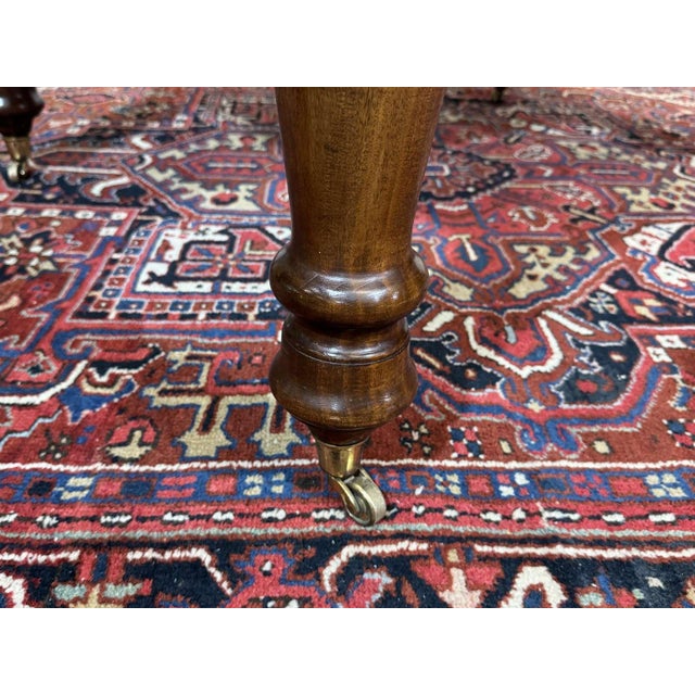 Victorian style mahogany English table with 3 extensions - circa 1950s - Minimum length = 1.52m, Width = 1.15m, Height =...