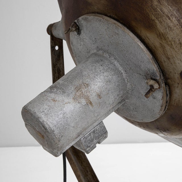 20th Century Czech Republic Aged Brass and Bronze Oversized Studio Spotlight Lamp On A Tripod Stand For Sale - Image 9 of 10