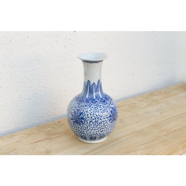 1970s Eleganted Neck Blue & White Vase For Sale - Image 4 of 8
