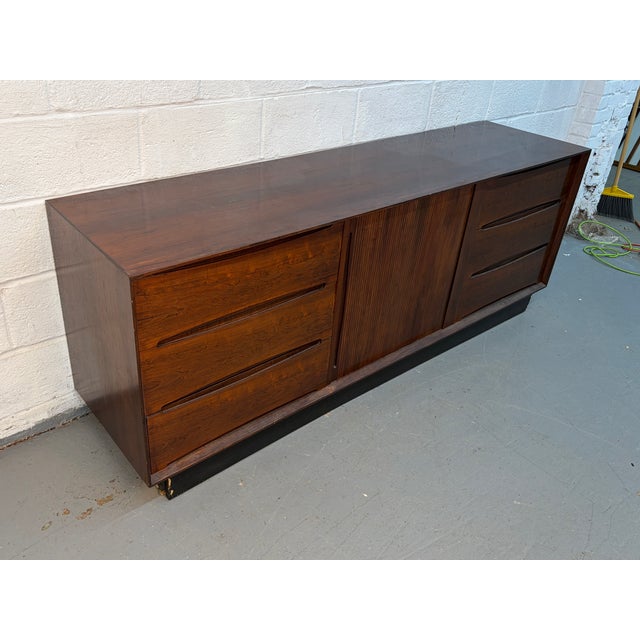 Mid-Century Modern Mid 20th Century Modern Rosewood Credenza by Dyrlund of Denmark For Sale - Image 3 of 16