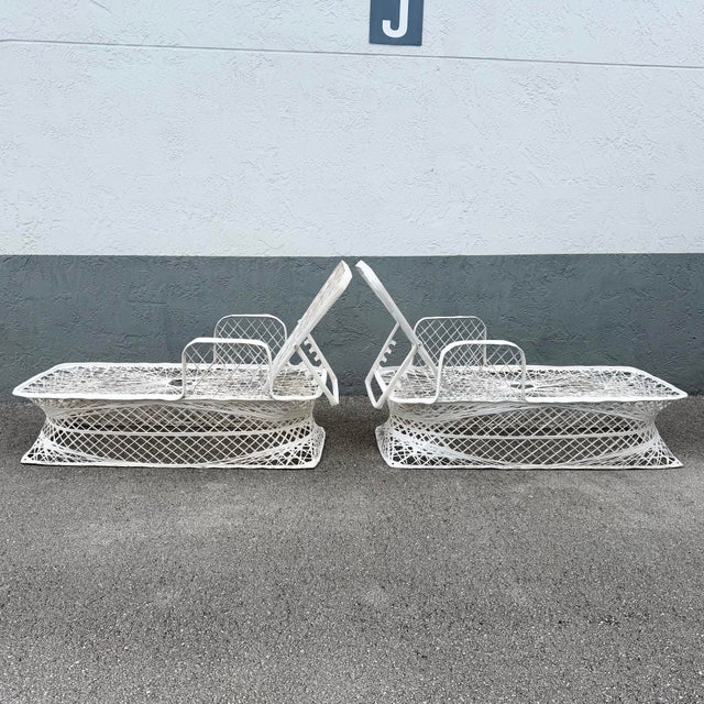 Russell Woodard Mid Century Modern Spun Fiberglass Chaise Lounges - A Pair For Sale - Image 4 of 7