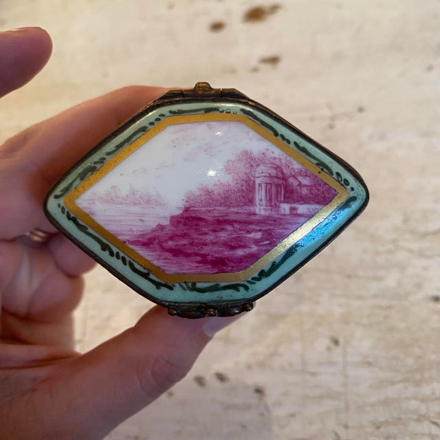 Early 19th Century French Sevres Porcelain Hand Painted Trinket Box Early 19th Century For Sale - Image 5 of 11