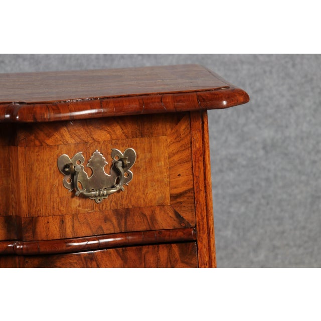 Very Small Mid-18th Century Baroque Chest of Drawers in Walnut, 1750 For Sale - Image 10 of 18