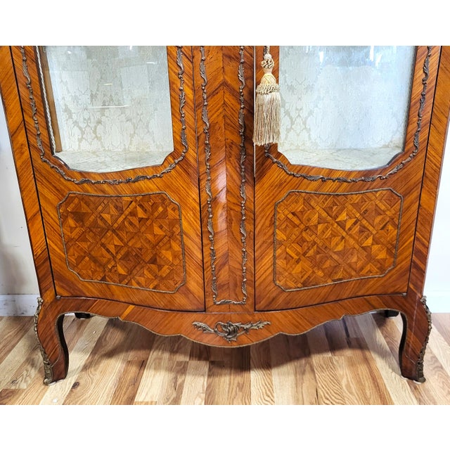 Vintage 20th C Louis XV French Style Bronze Mounted Curio Display Cabinet Vitrine For Sale - Image 10 of 12