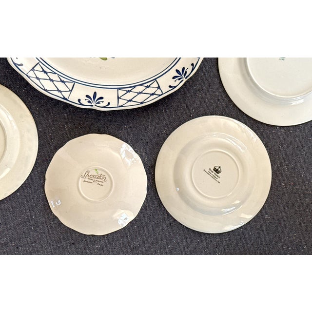 Mid 20th Century English Wall Plate Design Collection - Set of 9 Curated Plates For Sale - Image 15 of 16