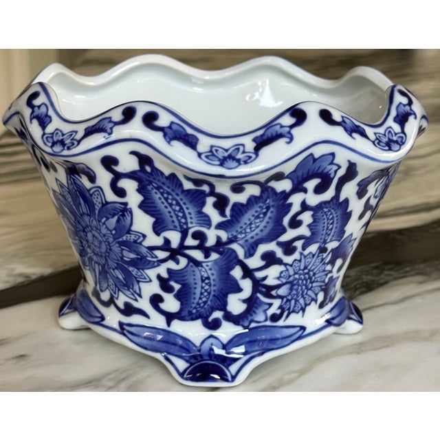 Blue & White Chinoiserie Scalloped Edge Cache Pot For Sale - Image 10 of 16