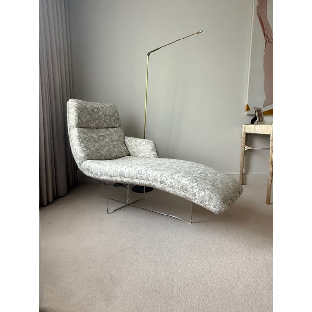 Contemporary Vladimir Kagan Erica Chaise For Sale - Image 3 of 9