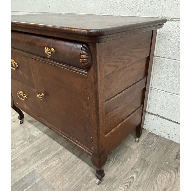 Antique Victorian or Edwardian Quarter Sawn Tiger Oak Sideboard Buffet Console For Sale In Kansas City - Image 6 of 10