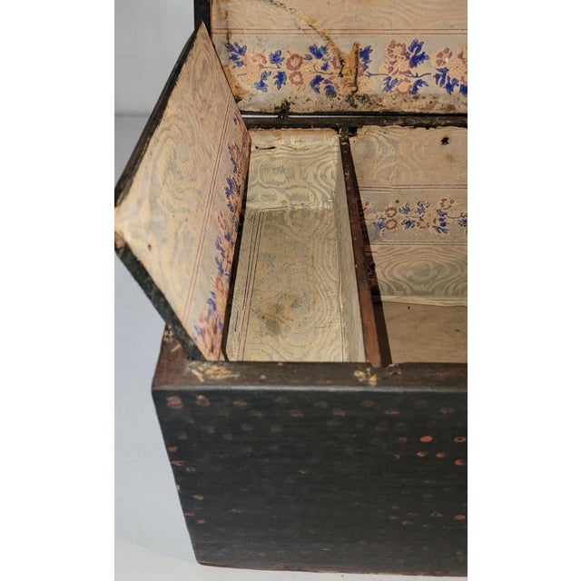 19thc Original Paint Decorated Box For Sale In Los Angeles - Image 6 of 7