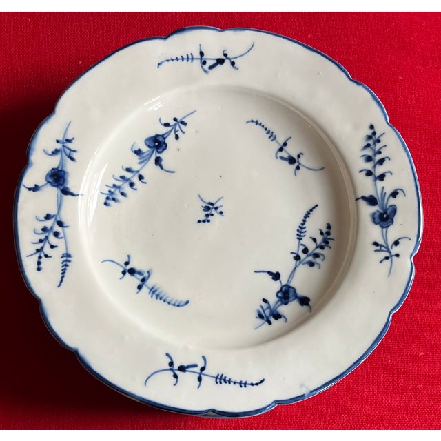 French Antique 18th Century French Louis XV Chantilly Porcelain Dinner Plates in Blue and White Sprig, Circa 1760 - Set of 8 For Sale - Image 3 of 13