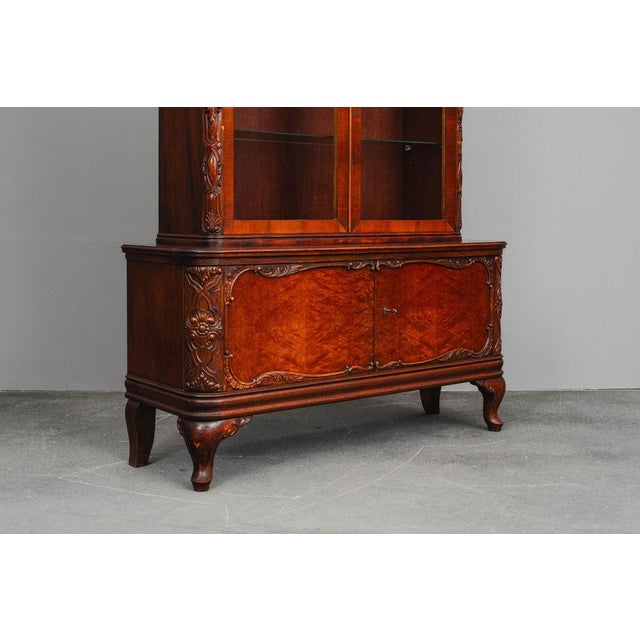 Art Nouveau Display Cabinet in Walnut, 20th Century For Sale - Image 6 of 18