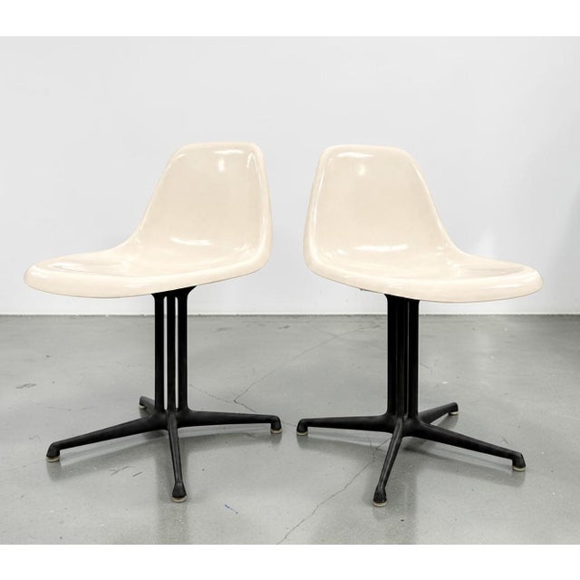 Mid Century Eames for Herman Miller “La Fonda” Parchment Fiberglass Arm & Side Chairs - Set of 4 For Sale - Image 10 of 13