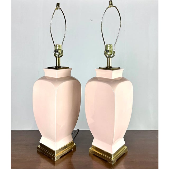 Metal Vintage 1980’s Deco Moderne Ceramic and Brass Ginger Jar Urn Lamps in Light Coral by Sunset Lamp Corp For Sale - Image 7 of 13