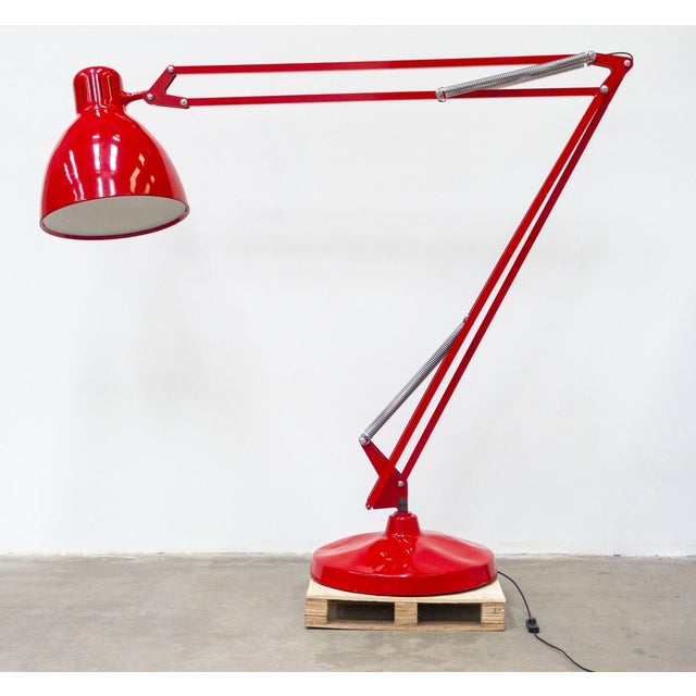 The great jj floor lamp, giant version (tr) produced by the itre brand (fdv group / leucos). this model is a monumental...