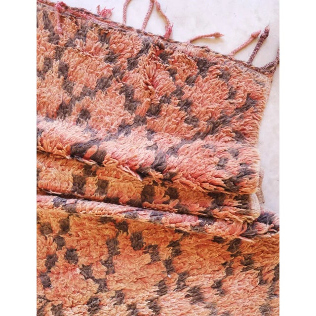 Textile 1980s Boujad Berber Rug - 8 X 6.6 Ft For Sale - Image 7 of 8