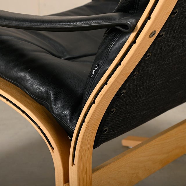 Set of Vintage Siesta Lounge Chair and Ottoman in Naturel Oak and Black Leather by Ingmar Relling for Westnofa, 2000s For Sale - Image 14 of 18