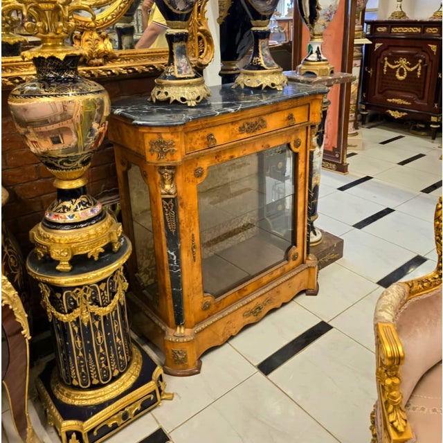 French French Louis XVI Marble Top Display Commode Cabinet With Glass Door, Bronze Mounts & Gold Leaf Accents For Sale - Image 3 of 3