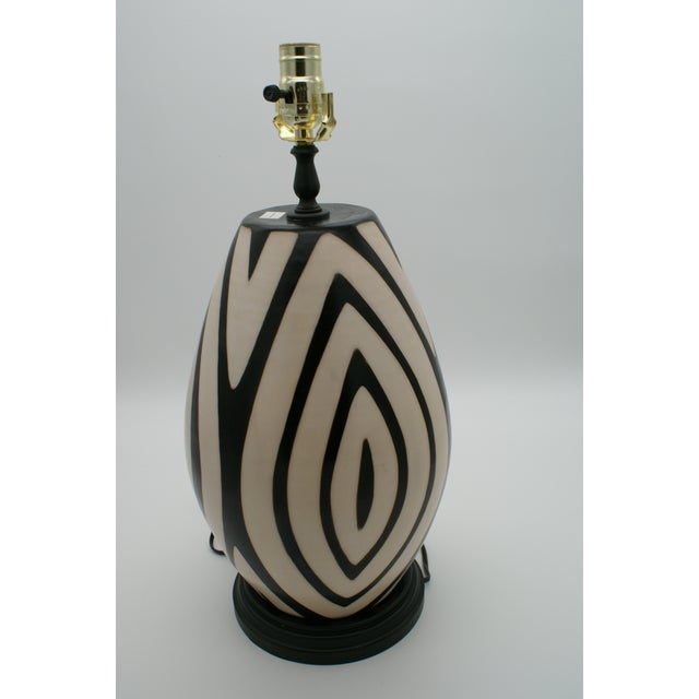 Late 20th Century Black & Ivory Geometric Chulucanas Pottery Desk Lamp For Sale - Image 4 of 8