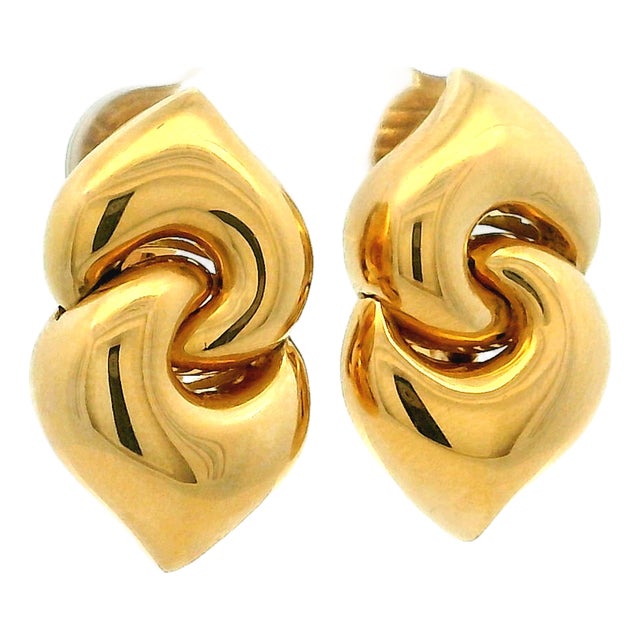 1980s Bulgari Puffy Gancio Link 18k Yellow Gold Earrings, Pair For Sale