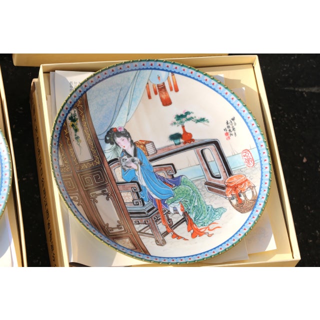Vintage Set of 12 Jingdezhen Porcelain Decorative Plates With Geisha Motifs, Chinese Export Collector Wall Art For Sale - Image 13 of 18