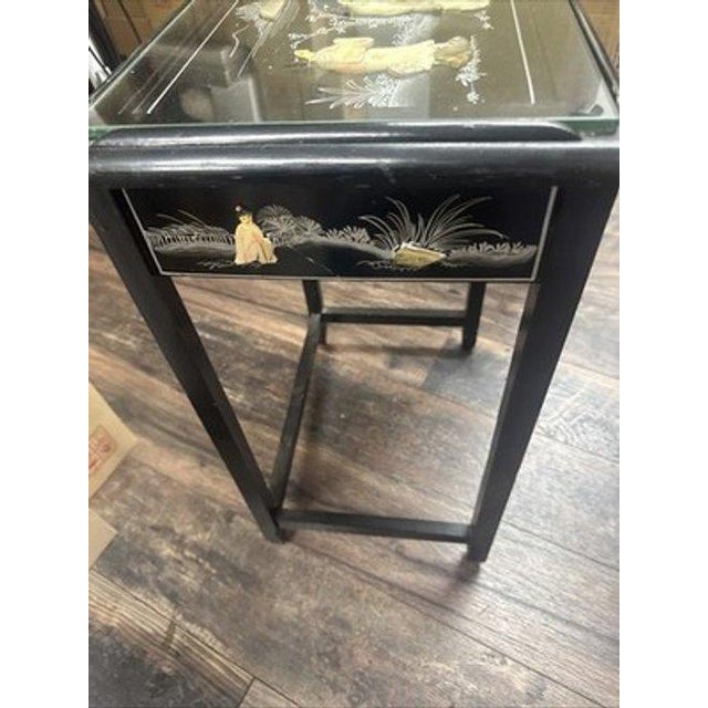 Late 20th Century Oriental Black Japanese Furniture Lacquer Wood Side Table W. Glass For Sale - Image 4 of 6