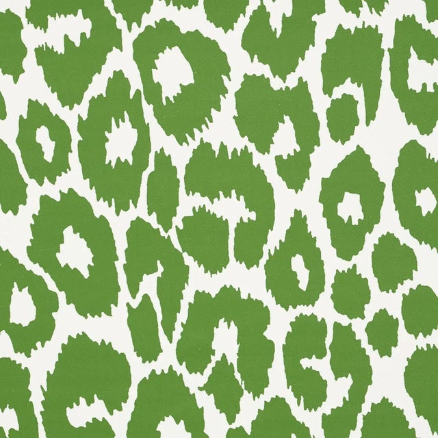 Modern Schumacher Iconic Leopard Wallpaper in Green - Sample For Sale - Image 3 of 3