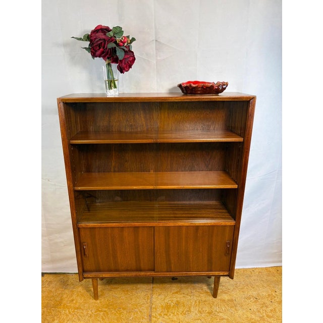 Mid-Century Modern Teak Bookcase by Herbert E. Gibbs, 1960 For Sale - Image 9 of 10