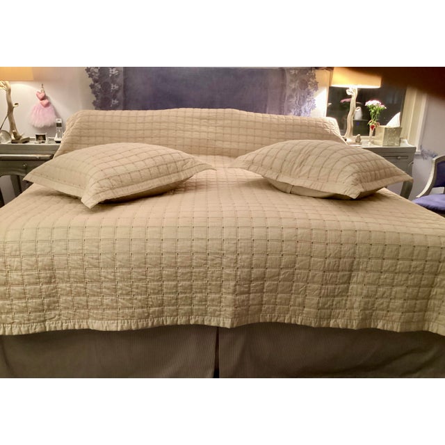 Contemporary Dea Luxury Minerva Queen Coverlet. For Sale - Image 3 of 11