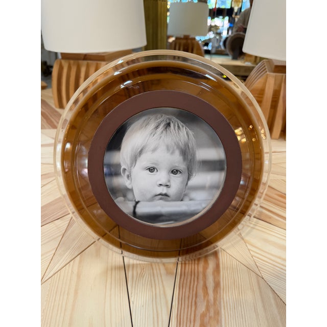 1970s Italian Modernist Round Lucite Picture Frame, 1970s For Sale - Image 5 of 8