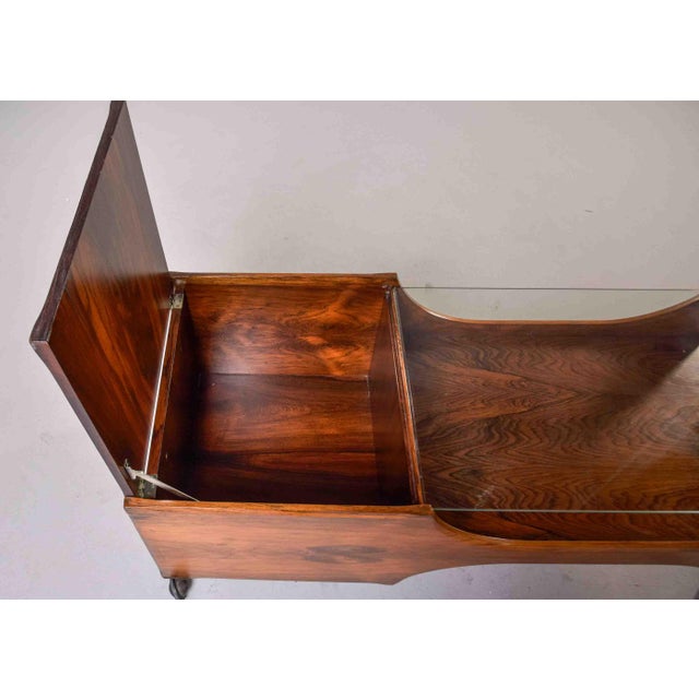 1960s Italian Mid-Century Rosewood Coffee Table With Glass Top and Lift-Lid Storage For Sale - Image 5 of 11