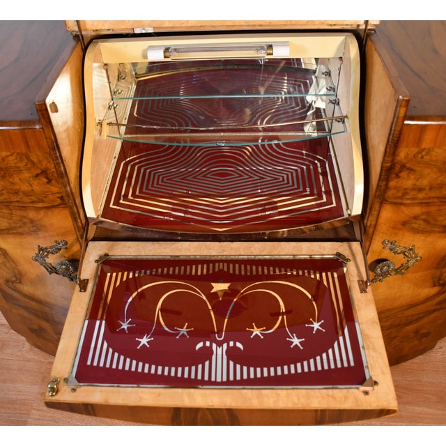 1930s Art Deco Walnut Bar / Cocktail Cabinet For Sale - Image 10 of 18