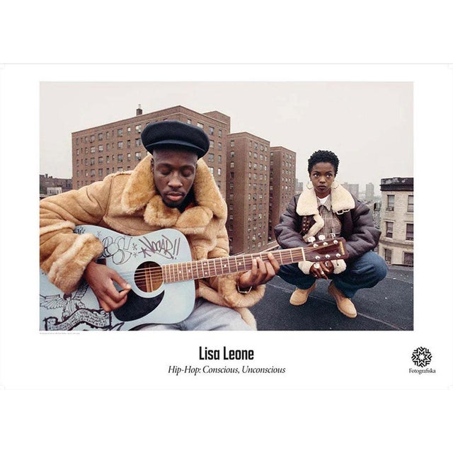 Lisa Leone Wyclef Jean and Lauryn Hill Poster (The Fugees) Dimensions: 27,5 x 19,6 in / 70 x 50 cm Sold unframed