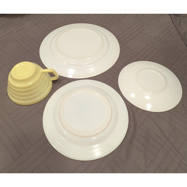 Vintage Mid-Century Modern Hazel-Atlas "Moderntone" Platonite Pastel Dinnerware Set - 16 Pieces (Service for 4) For Sale - Image 10 of 13