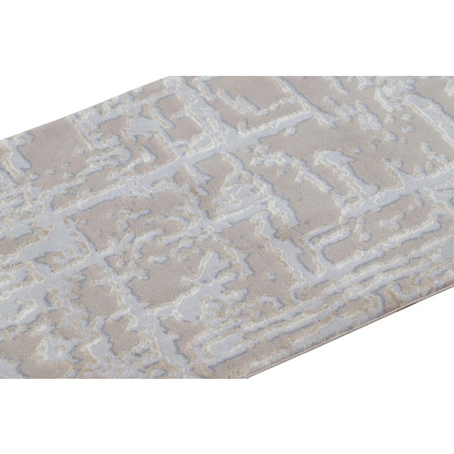 This wool 2x3 accent rug is a new addition to Rug & Kilim’s Collection, and represents a new series of custom-capable...