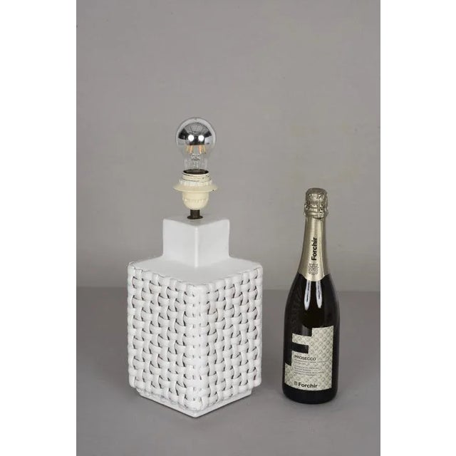 Mid-Century Italian Glazed White Ceramic Table Lamp by Tommaso Barbi, 1970s For Sale - Image 14 of 16