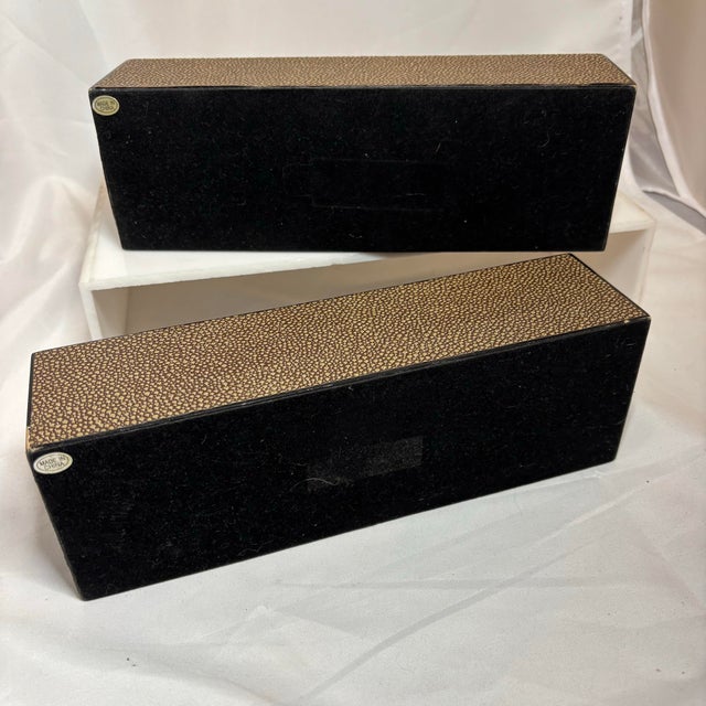 Vintage Dransfield & Ross Mid-Century Modern Faux Shagreen Leather Letter Holder Set in Brown, Circa 2000’s For Sale - Image 4 of 10