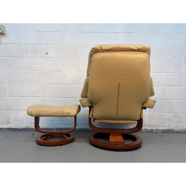 Animal Skin Mid 20th Century Leather Reclining Lounge Chair & Ottoman For Sale - Image 7 of 12