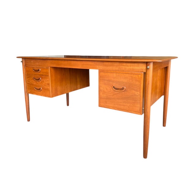 Restored Danish Modern Teak Desk With Dovetailed Drawers and Tapered Legs For Sale In Los Angeles - Image 6 of 12