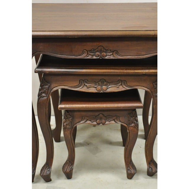 Rococo Late 20th Century Vintage French Rococo Style Mahogany Nesting Side Tables - Set of 3 For Sale - Image 3 of 11