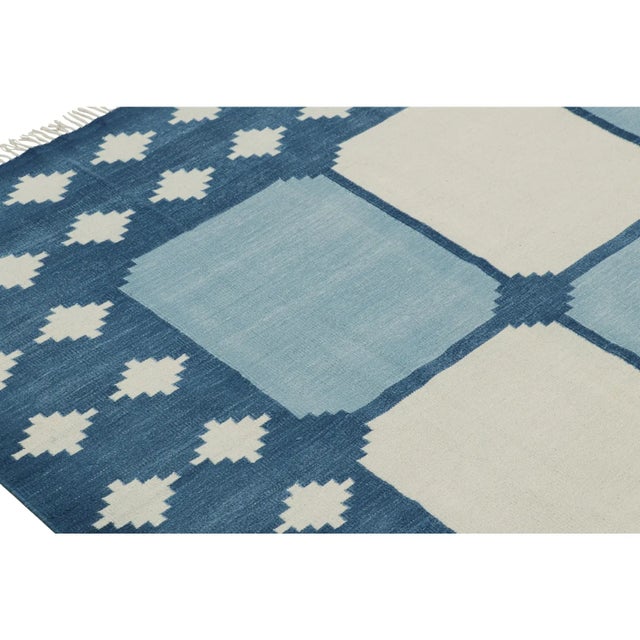 Rug & Kilim’s Contemporary Dhurrie Rug in Blue With White Geometric Patterns For Sale In New York - Image 6 of 7